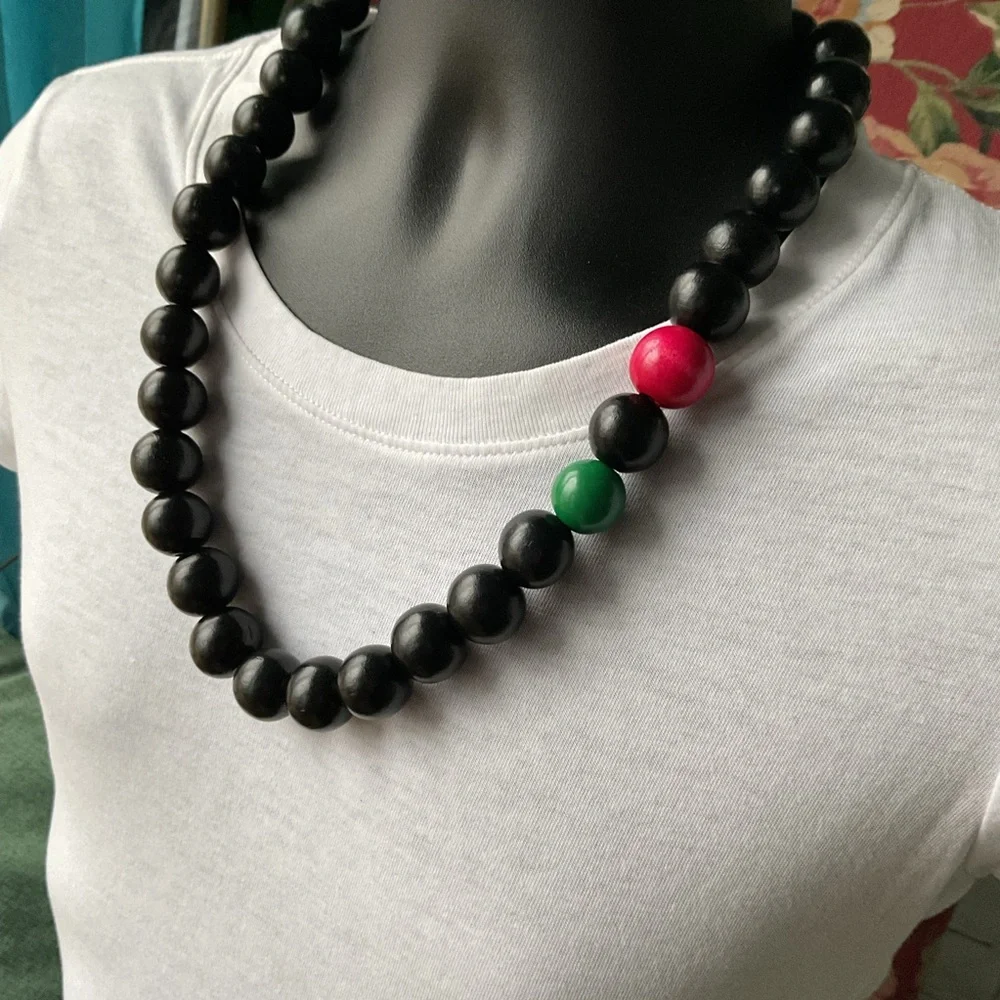 Men’s Afrocentric Wood Necklace ♥️🖤💚 - Picture 2 of 4
